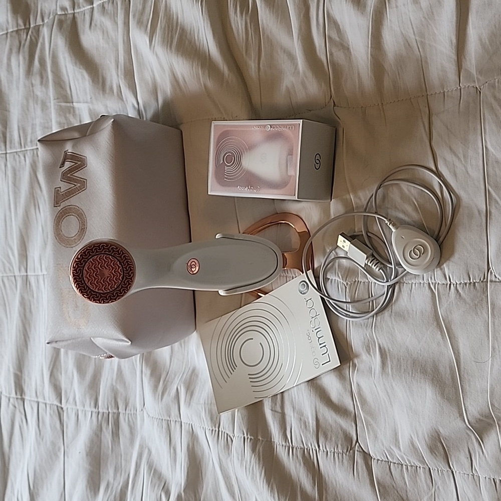 LumiSpa IO in Rose Gold